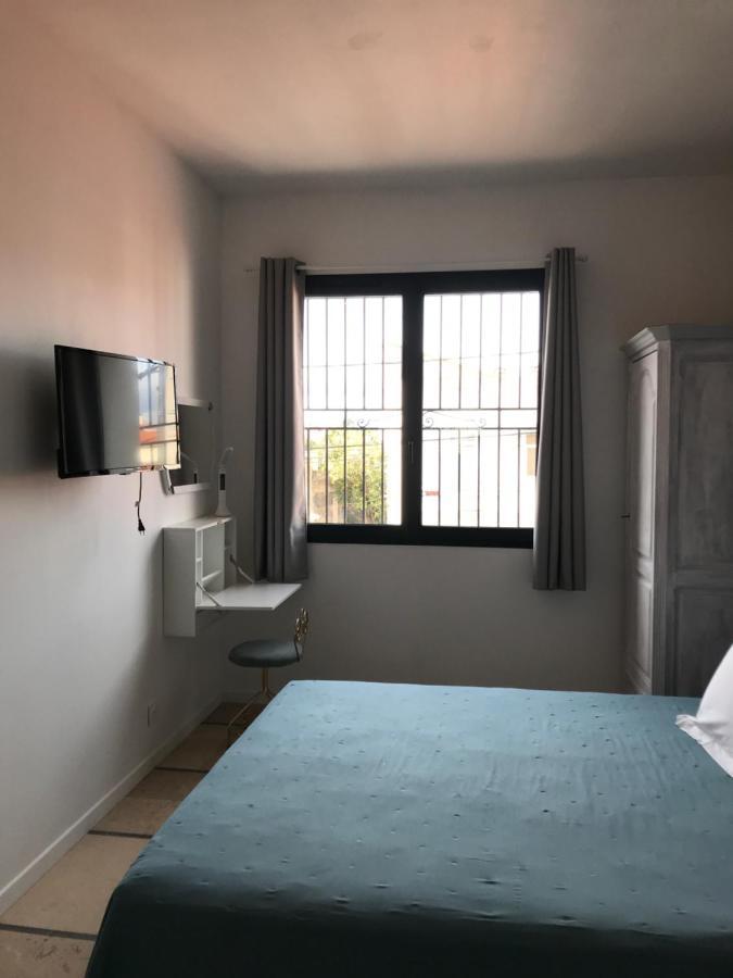 Отель La Casa Sanills Saint-Hippolyte  Экстерьер фото